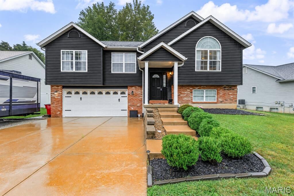 Property Photo:  104 Williamsburg Drive  MO 63019 