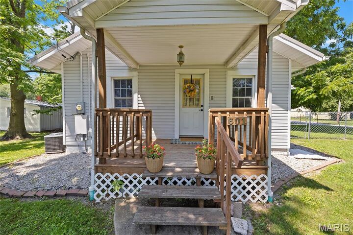 Property Photo:  601 W Hamilton Street  IL 62014 