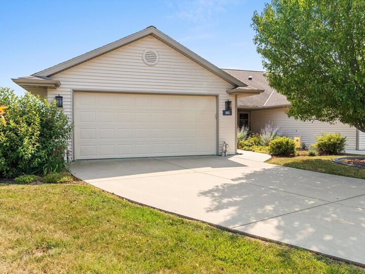 Property Photo:  539 Mapleleaf Ct  WI 54220 