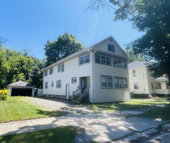 Property Photo:  519 Seymour Avenue  MI 49202 