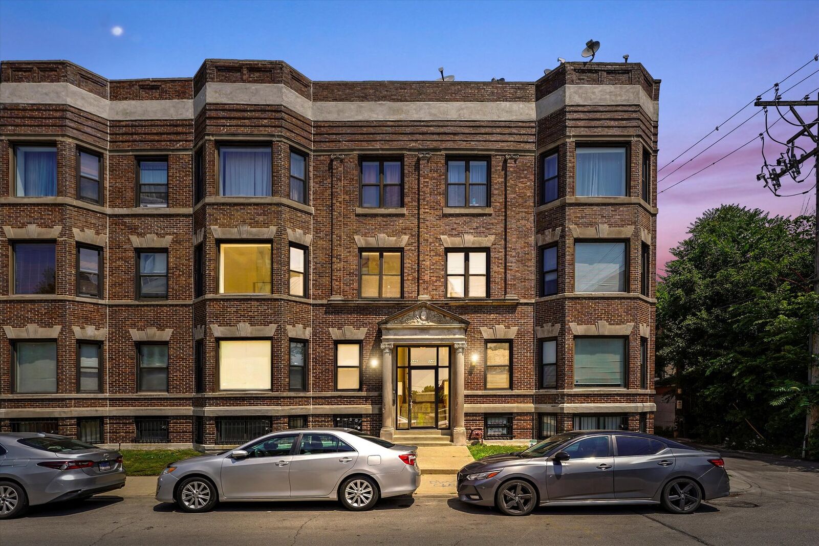Property Photo:  348 E 41st Street 1  IL 60653 