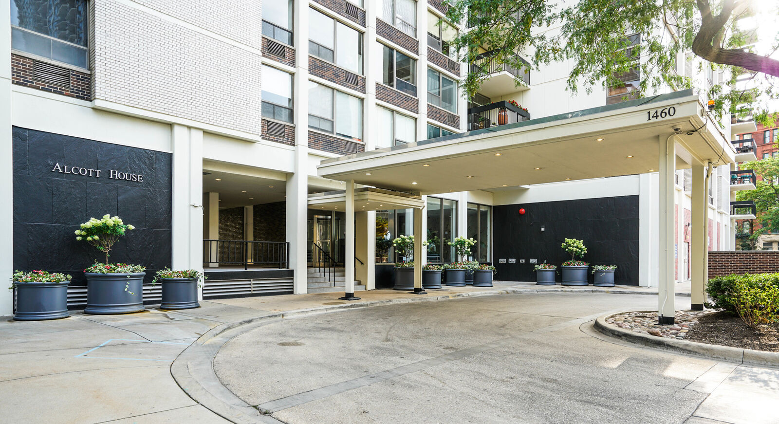 Property Photo: 1460 N Sandburg Terrace 2106A IL 60610