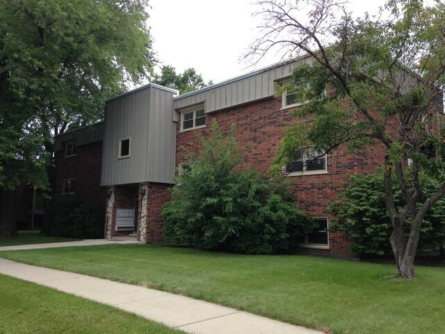 Property Photo: 5720 East Avenue 2B IL 60525