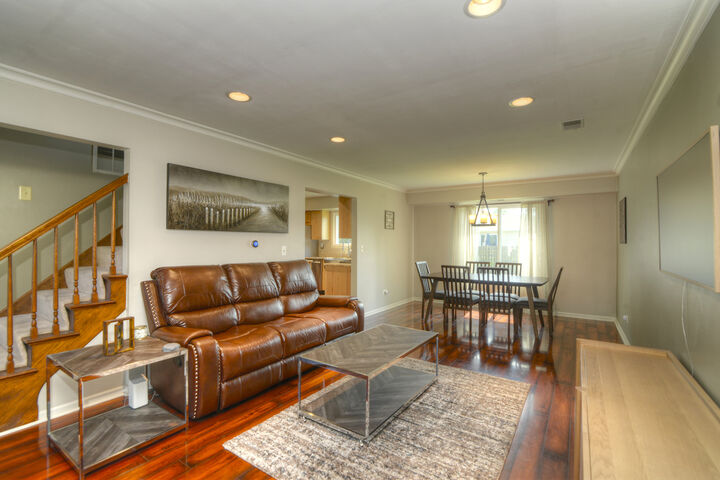 Property Photo: 31 S Windsor Place IL 60060