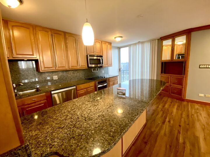 Property Photo: 5820 Oakwood Drive 5B IL 60532