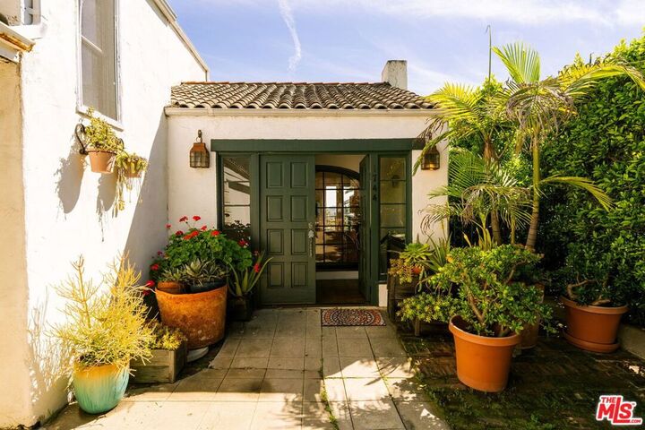 Property Photo:  1744 Webster Avenue  CA 90026 