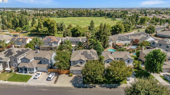 Property Photo: 757 Dody Dr CA 95337