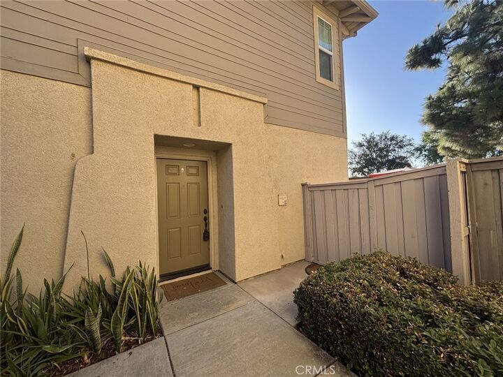 Property Photo:  41737 Ridgewalk St. 1  CA 92562 