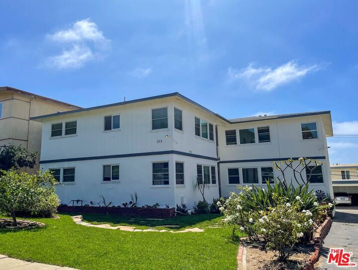 Property Photo:  313 Calle Miramar  CA 90277 