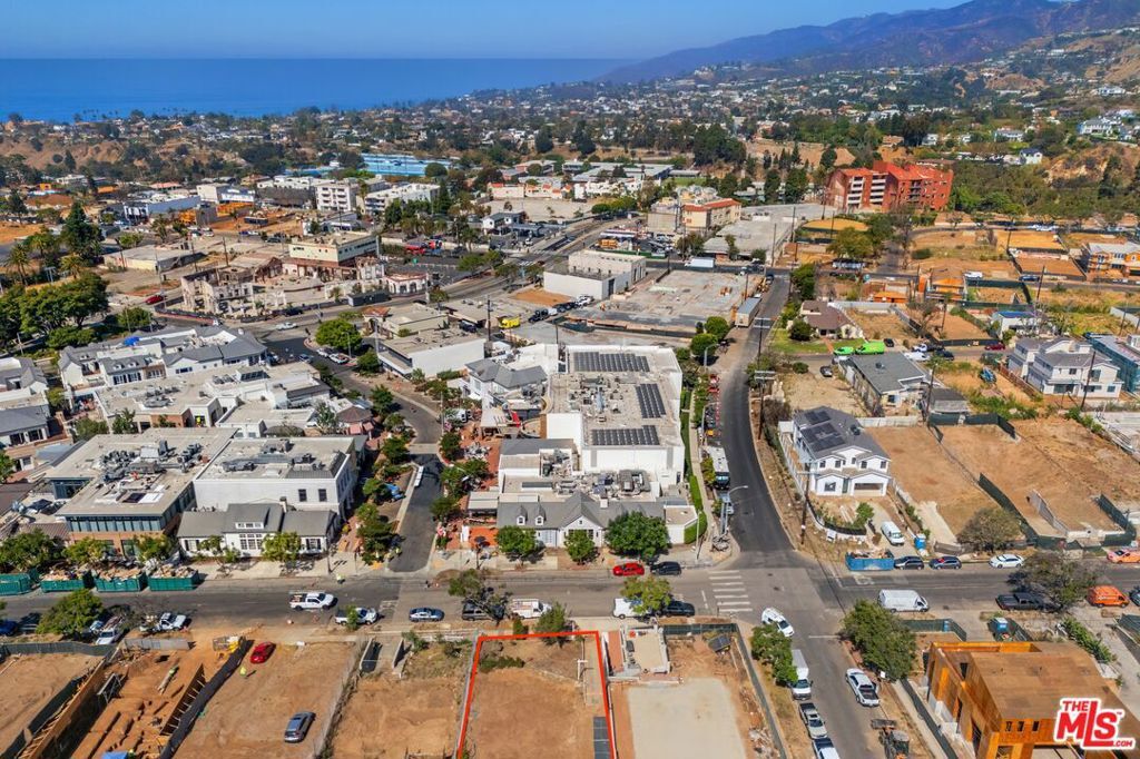 Property Photo:  1050 Monument Street  CA 90272 