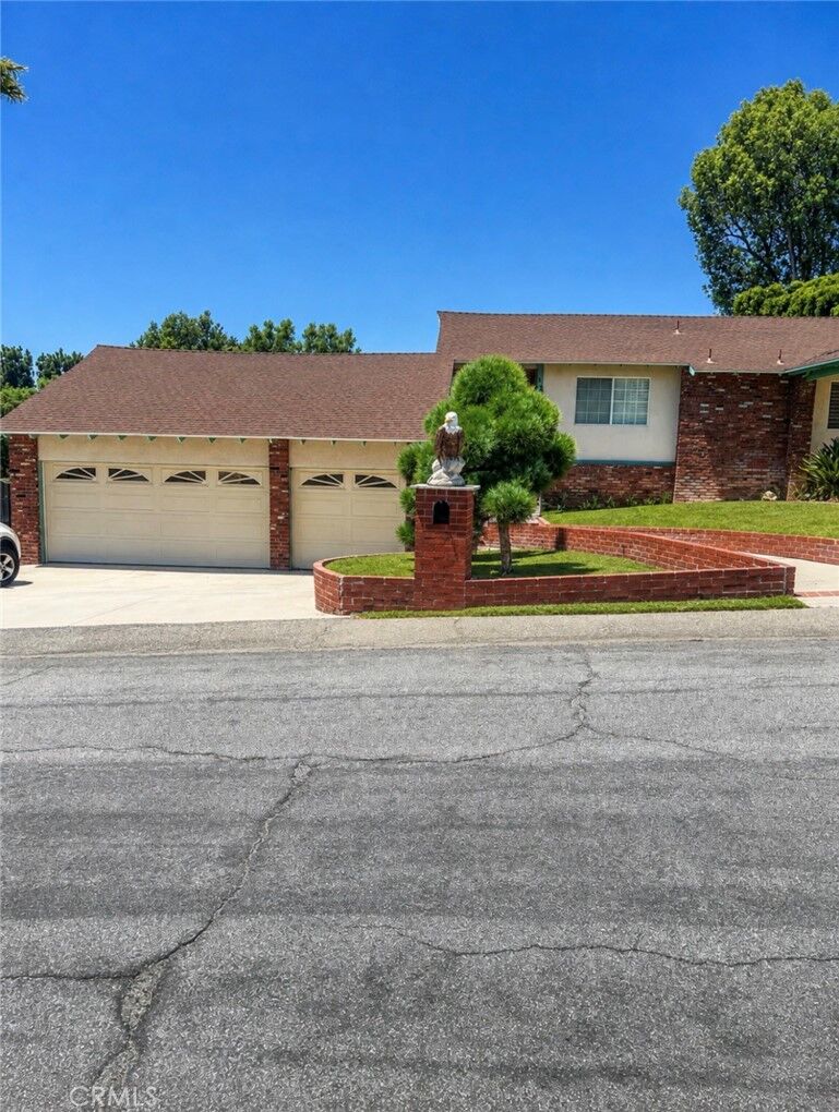 Property Photo: 1231 Meadowland CA 90631