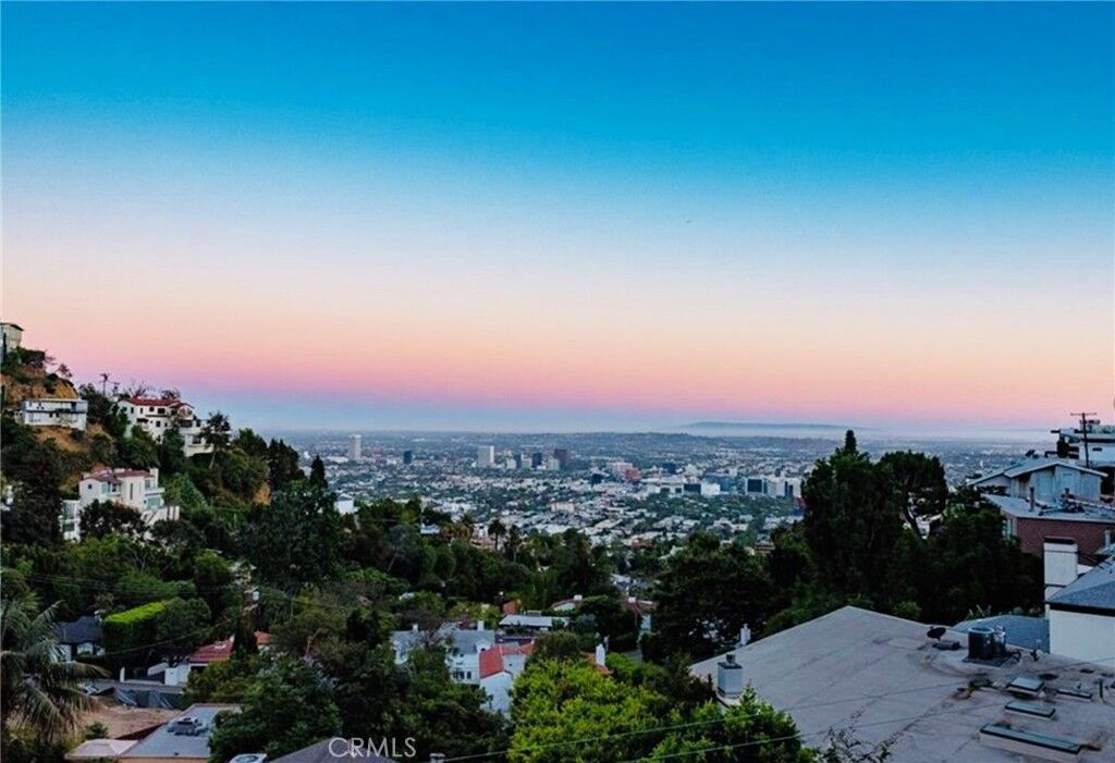 Property Photo:  8827 Evanview  CA 90069 