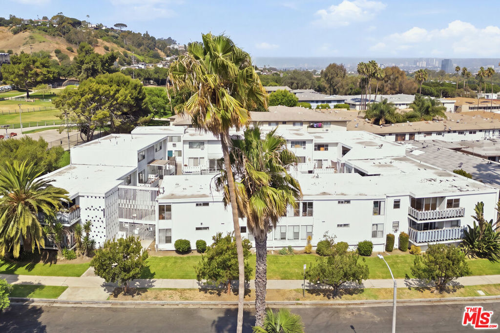 Property Photo:  4065 Ursula Avenue 6  CA 90008 