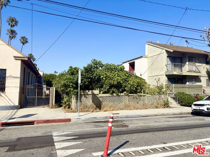 Property Photo:  2005 4th Street  CA 90405 