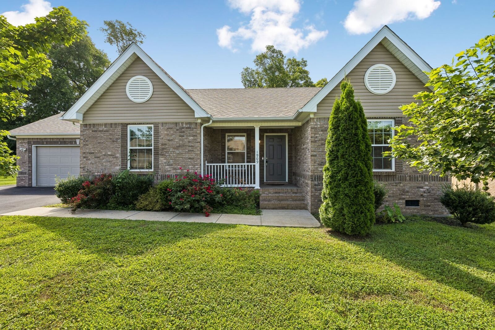 Property Photo: 1909 Susan Rd TN 38401