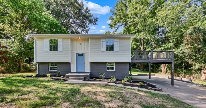 Property Photo: 302 Plantation Dr TN 37042