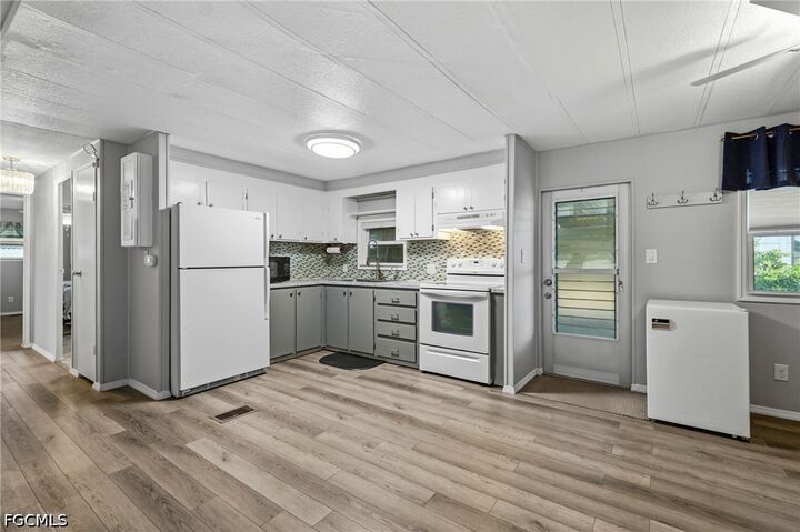 Property Photo: 195 Domingo Drive FL 33905