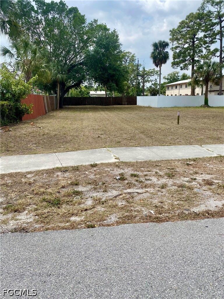 Property Photo:  2318 Katherine Street  FL 33901 