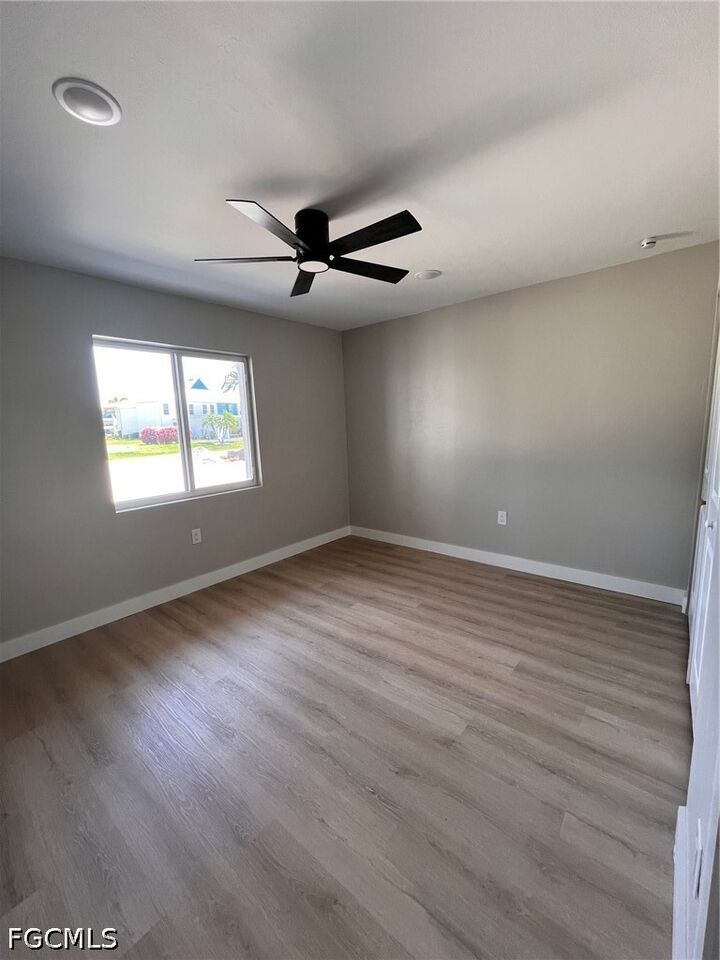 Property Photo:  4102 SE 19th Place 11  FL 33904 
