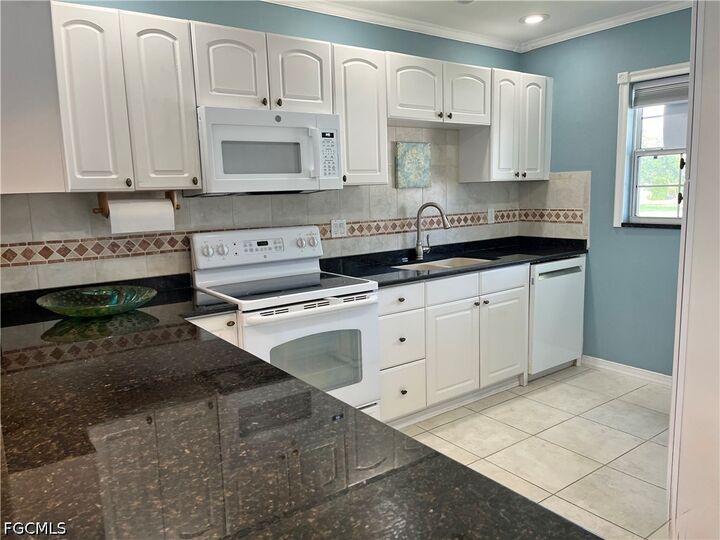 Property Photo: 6925 Par Way FL 33919