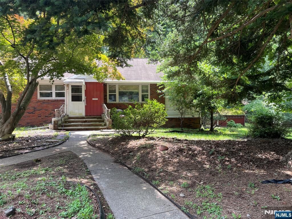 Property Photo:  84 Grove Street  NJ 07436 