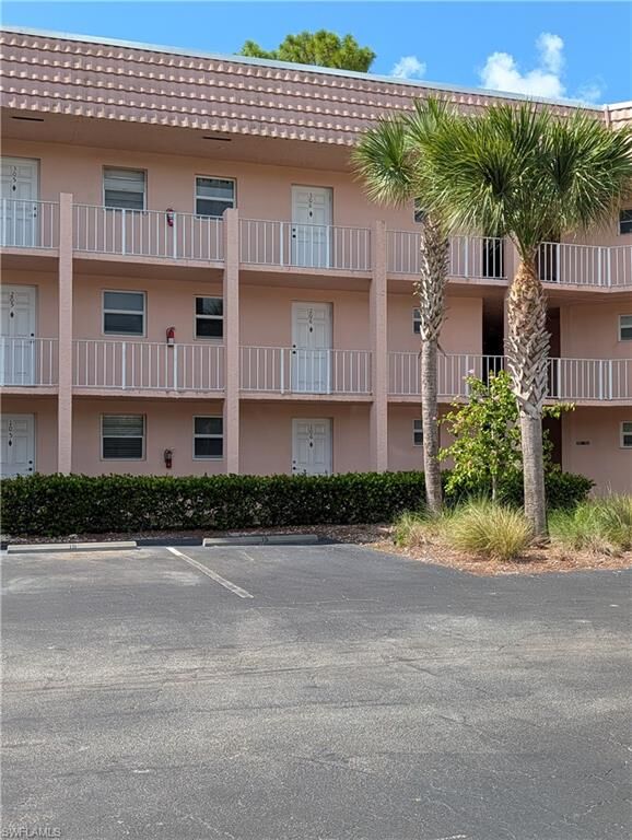 Property Photo: 400 Forest Lakes Blvd 106 FL 34105
