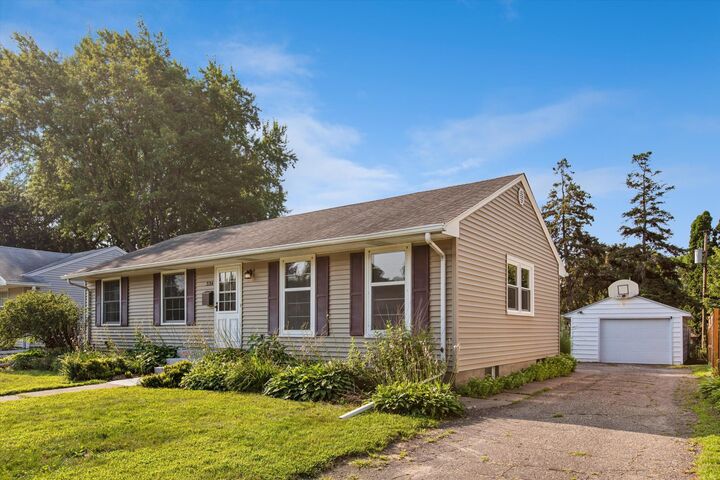 Property Photo:  334 Emerson Avenue W  MN 55118 