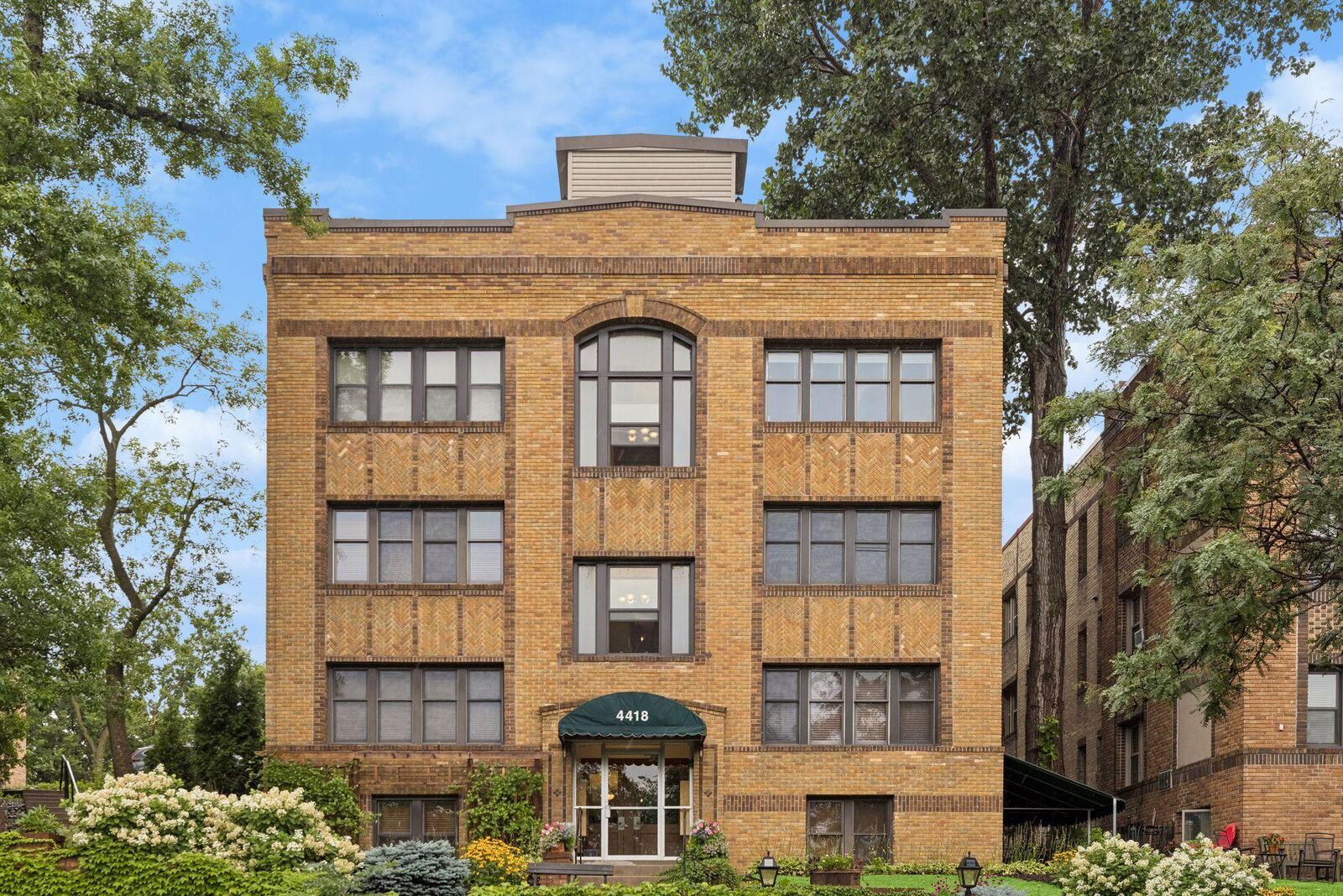Property Photo:  4418 W Lake Harriet Parkway 205  MN 55410 