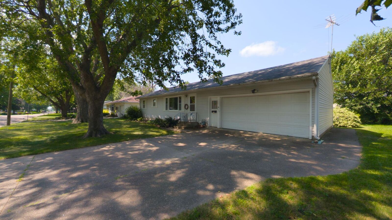 Property Photo:  2214 Milo Avenue  MN 56007 