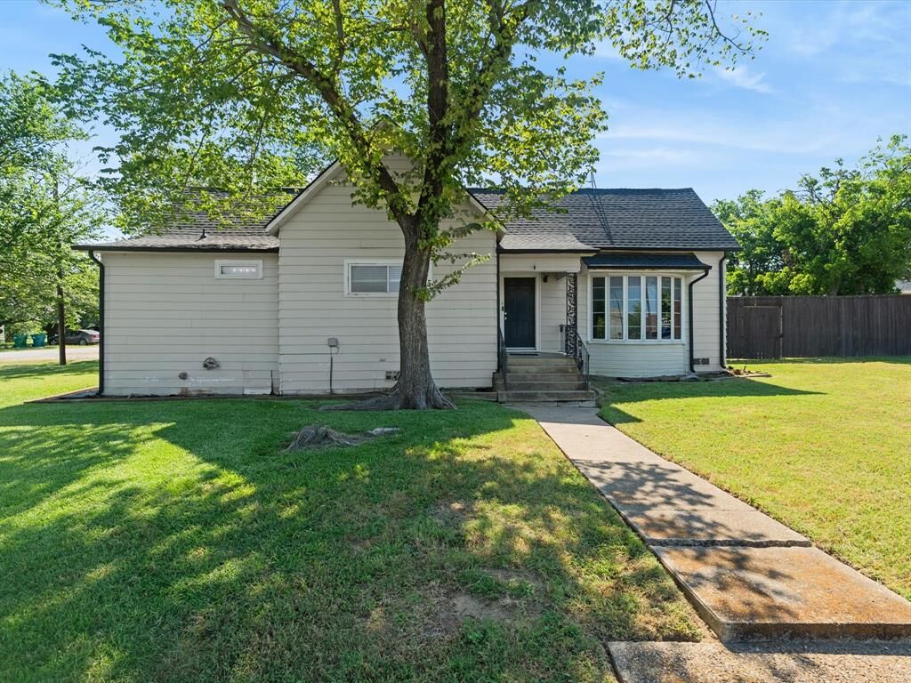 Property Photo: 108 N Baker Street TX 75125