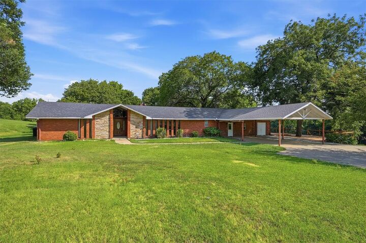Property Photo:  2011 W Houston Street  TX 75092 