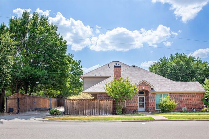 Property Photo:  1801 Fern Court  TX 76051 