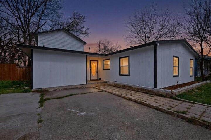 Property Photo: 745 Clearwood Drive TX 75232