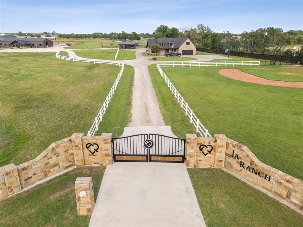 Property Photo:  14714 US Highway 377  TX 76273 