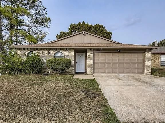 Property Photo: 2001 Newbury Drive TX 76014