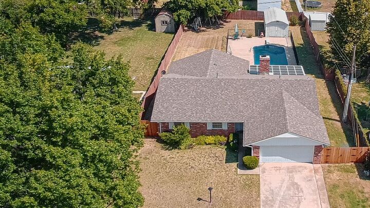 Property Photo:  141 Sheridan Place  OK 73018 