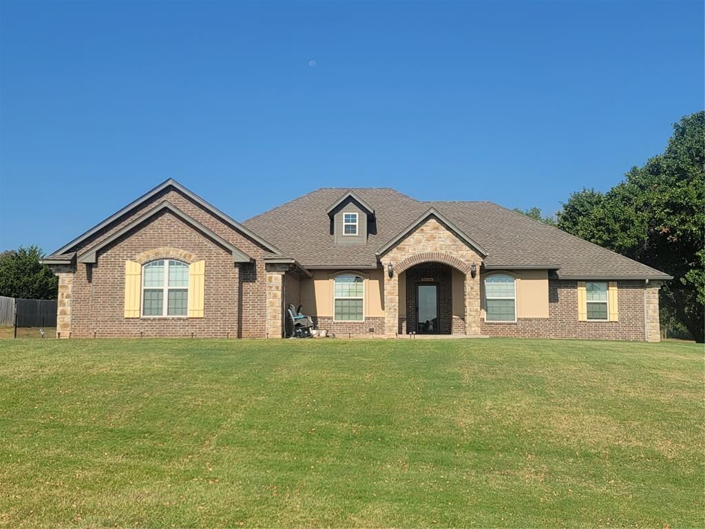Property Photo: 8319 Shadow Lake Drive OK 73010