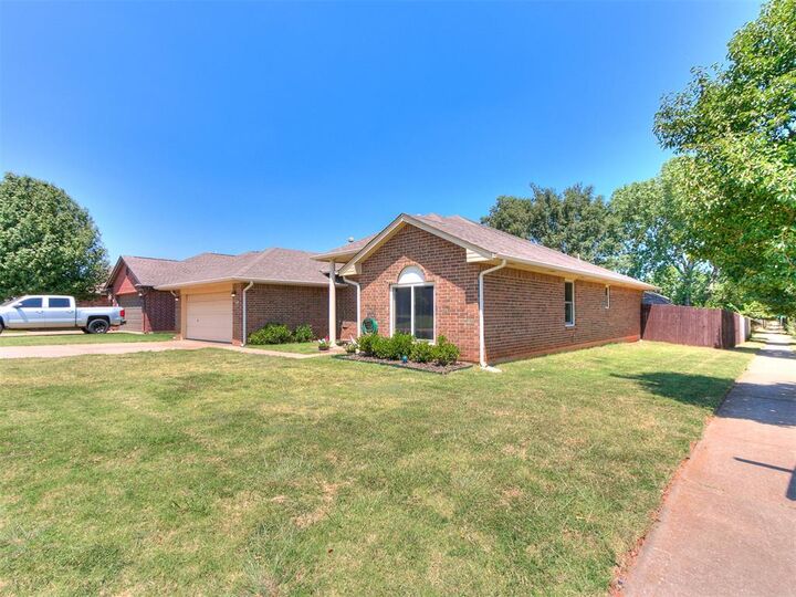 Property Photo:  4837 SE 88th Terrace  OK 73135 