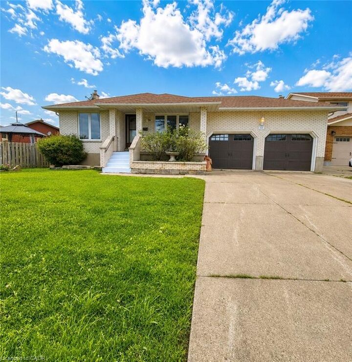Property Photo:  25 Highfield Avenue Upper Level  ON L2M 5W3 