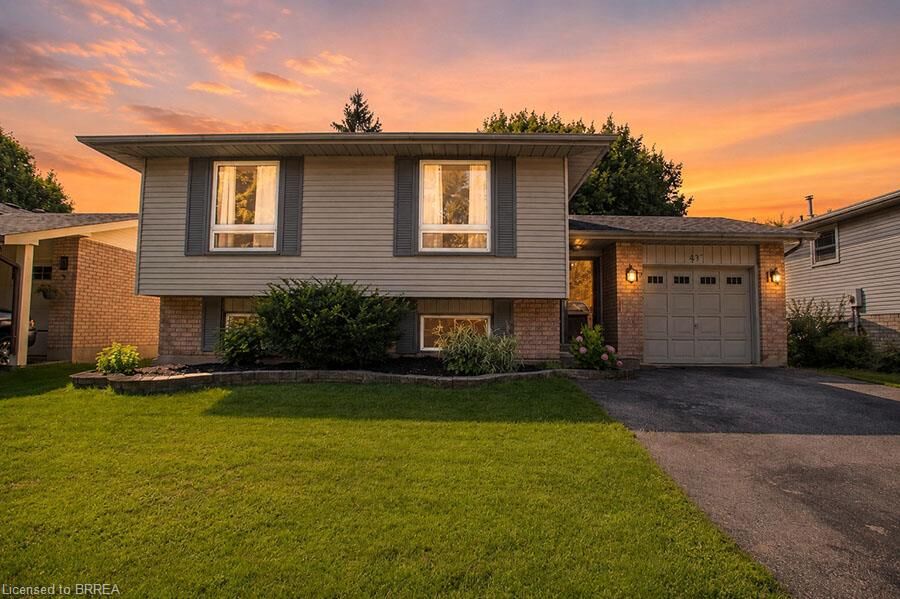 Property Photo: 27 Myrtleville Drive ON N3V 1B9