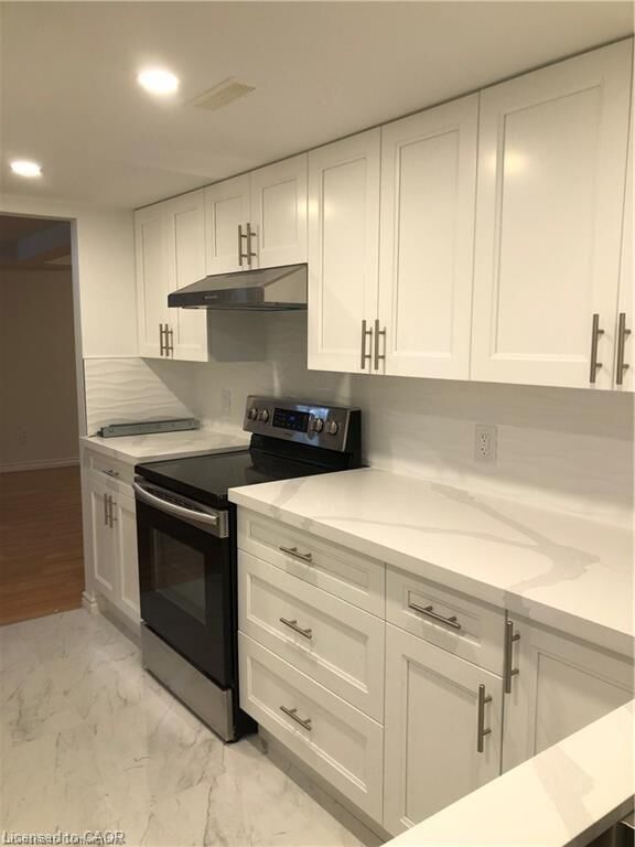 Property Photo: 3 Lancer Court Lower ON L9B 2B1