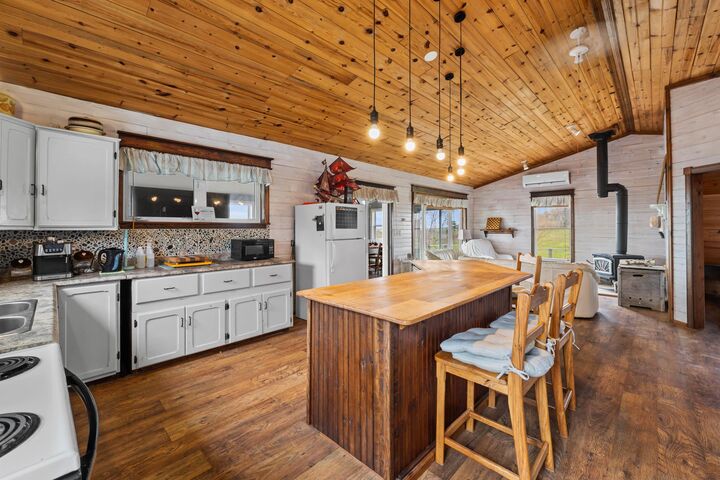 Property Photo:  2958 East Point  PE C0A 2B0 