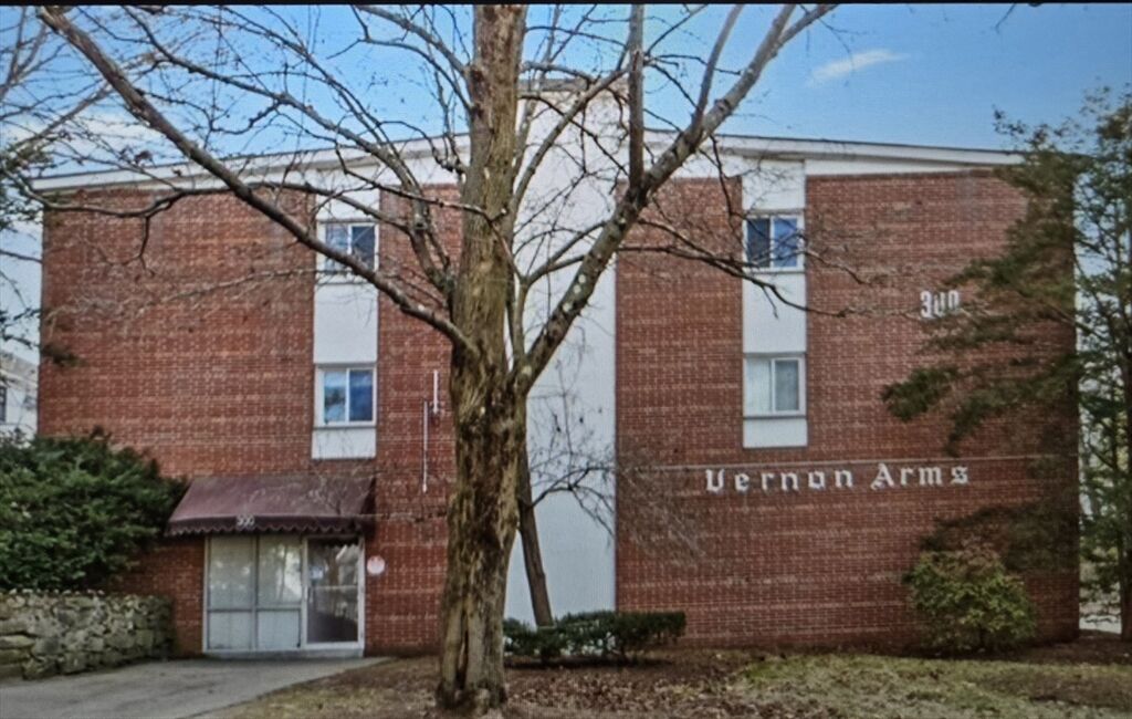 Property Photo: 300 Tremont St 15 MA 02458
