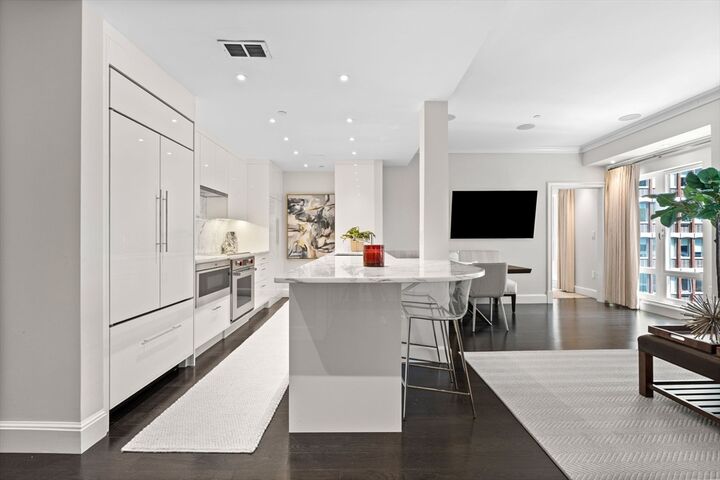 Property Photo:  778 Boylston St 8E  MA 02199 