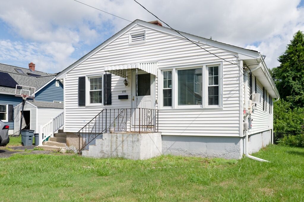 Property Photo:  799 Franklin St  MA 01604 