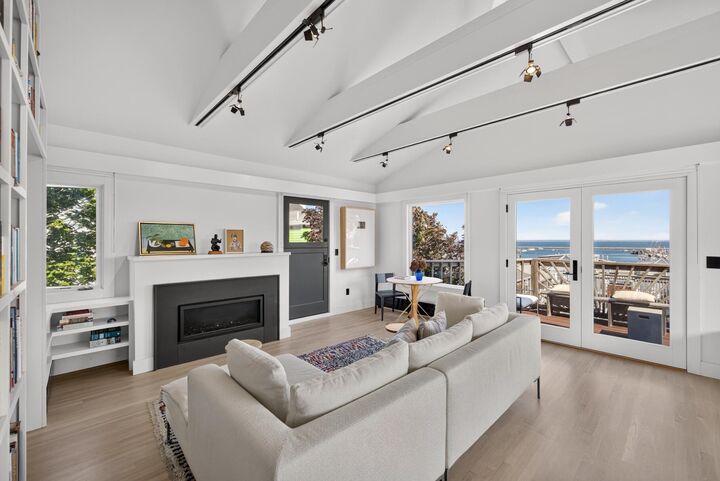 Property Photo:  348A Commercial Street Unit 5  MA 02657 