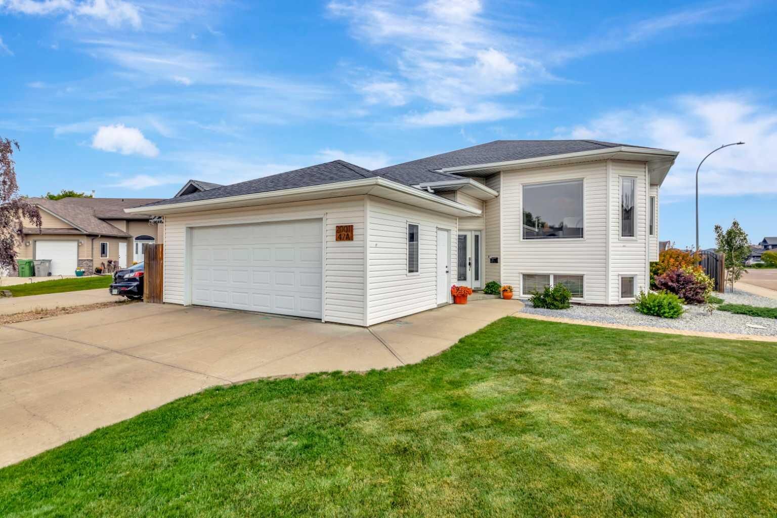 Property Photo: 2001 47A Avenue Close SK S9V 1N8