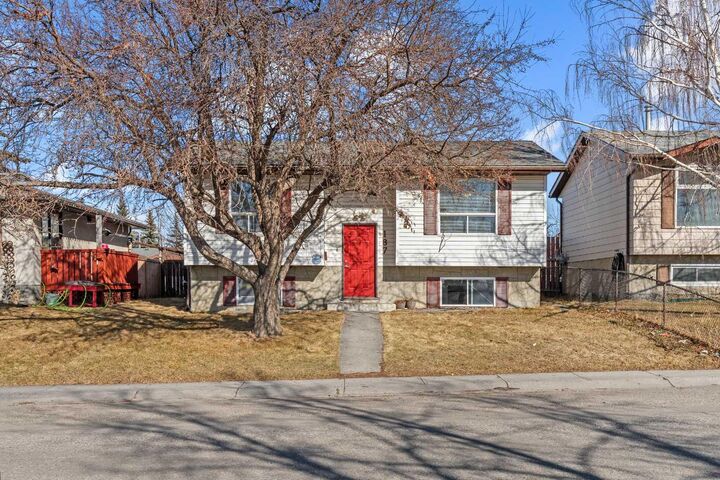Property Photo: 187 Falwood Way NE AB T3J 1A9