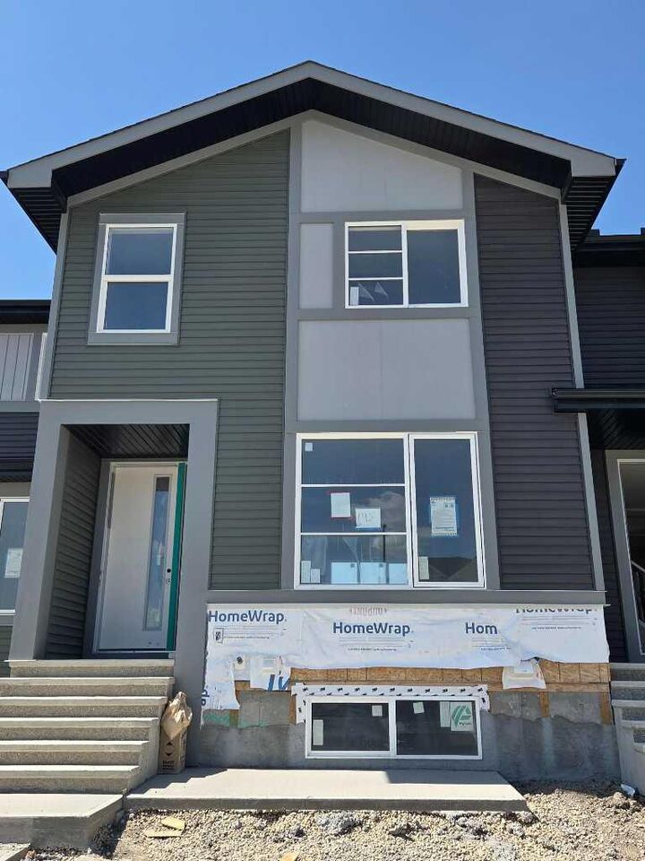 195 Lanark Gate SE — photo 1