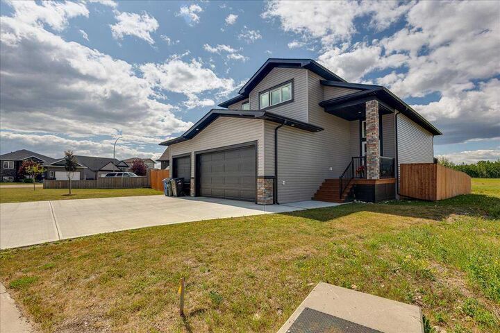 Property Photo: 136 12 Avenue NE AB T0M 1X0